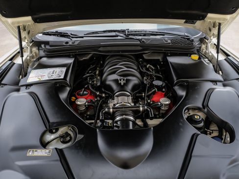 Used 2015 Maserati GranTurismo Sport RWD image 45