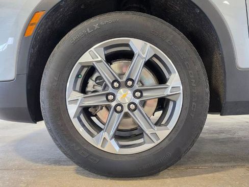 Used 2025 Chevrolet Blazer LT AWD/4WD image 10