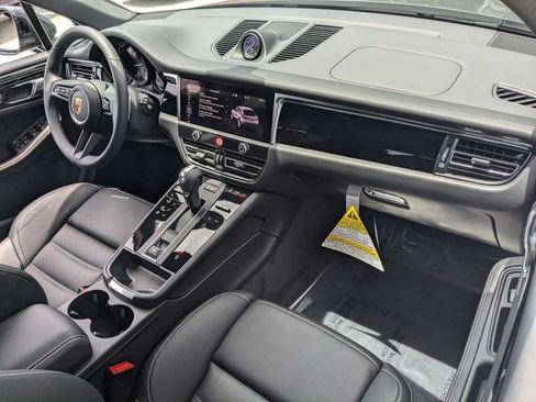 Certified 2025 Porsche Macan image 27