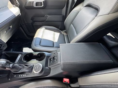 Used 2025 Ford Bronco Outer Banks AWD/4WD image 19