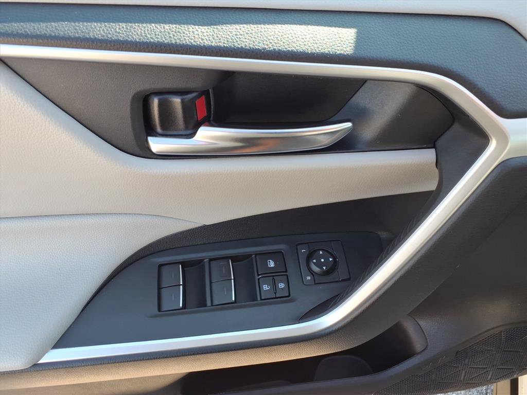 Used 2024 Toyota RAV4 XLE AWD/4WD image 19