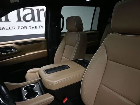 Used 2023 Chevrolet Suburban Premier w/ Premium Package AWD/4WD image 16