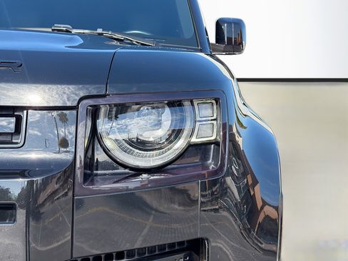 Used 2023 Land Rover Defender 130 X-Dynamic SE image 9