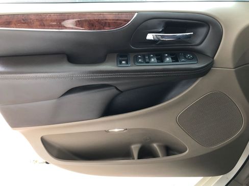 Used 2011 Chrysler Town & Country Touring FWD image 35