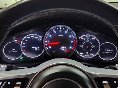 Used 2019 Porsche Cayenne image 34