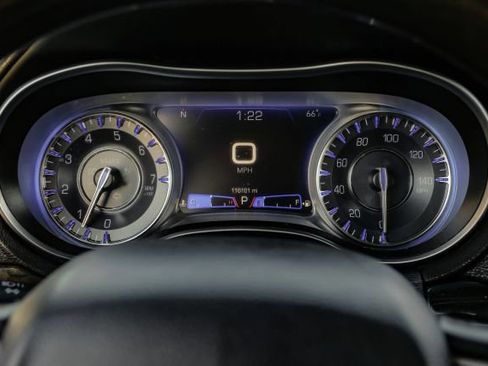 Used 2019 Chrysler 300 Limited image 24