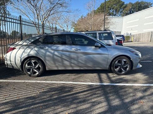 Used 2023 Hyundai Elantra SEL w/ Convenience Package image 8