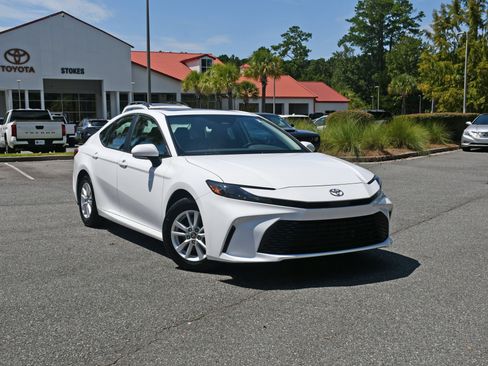 Used 2026 Toyota Camry LE w/ Convenience Package FWD image 6