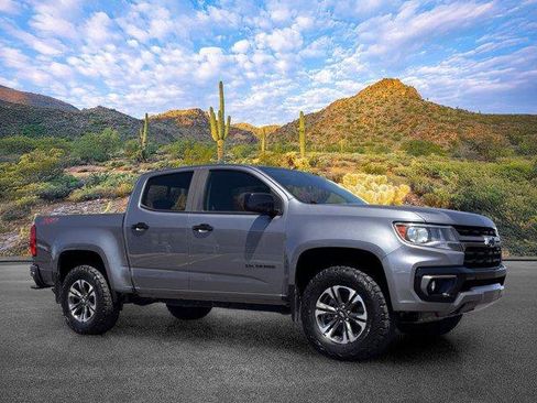 Used 2021 Chevrolet Colorado Z71 AWD/4WD image 2