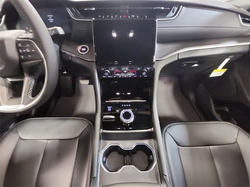 New 2025 Jeep Grand Cherokee Limited w/ Trailer Tow Package image 11