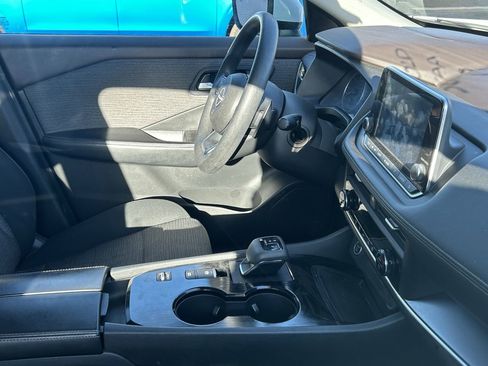 Used 2023 Nissan Rogue SV image 8