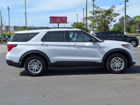 New 2026 Ford Explorer Active RWD image 8