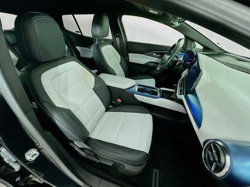 Used 2025 Chevrolet Equinox EV LT image 31