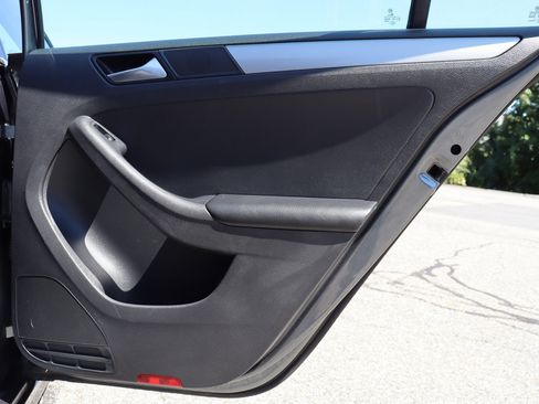 Used 2018 Volkswagen Jetta SE FWD image 36