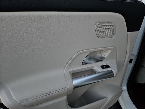 Certified 2025 Mercedes-Benz GLA 250 4MATIC image 16