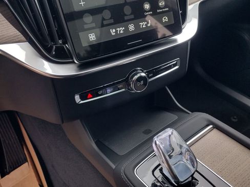 New 2026 Volvo XC90 B6 Plus w/ Protection Package Premier image 17