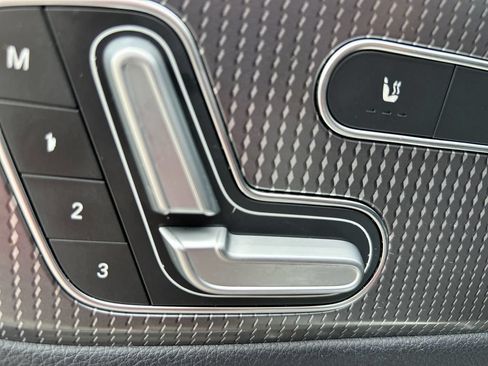 Used 2020 Mercedes-Benz GLB 250 w/ Premium Package image 12