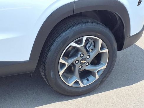 Used 2024 Chevrolet Trax LT w/ LT Convenience Package FWD image 28