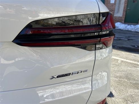 Used 2025 BMW X5 xDrive50e w/ Premium Package image 30