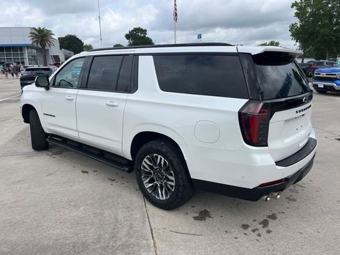 Used 2025 Chevrolet Suburban Z71 AWD/4WD image 5