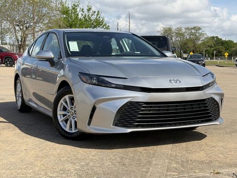 Used 2025 Toyota Camry LE FWD image 2