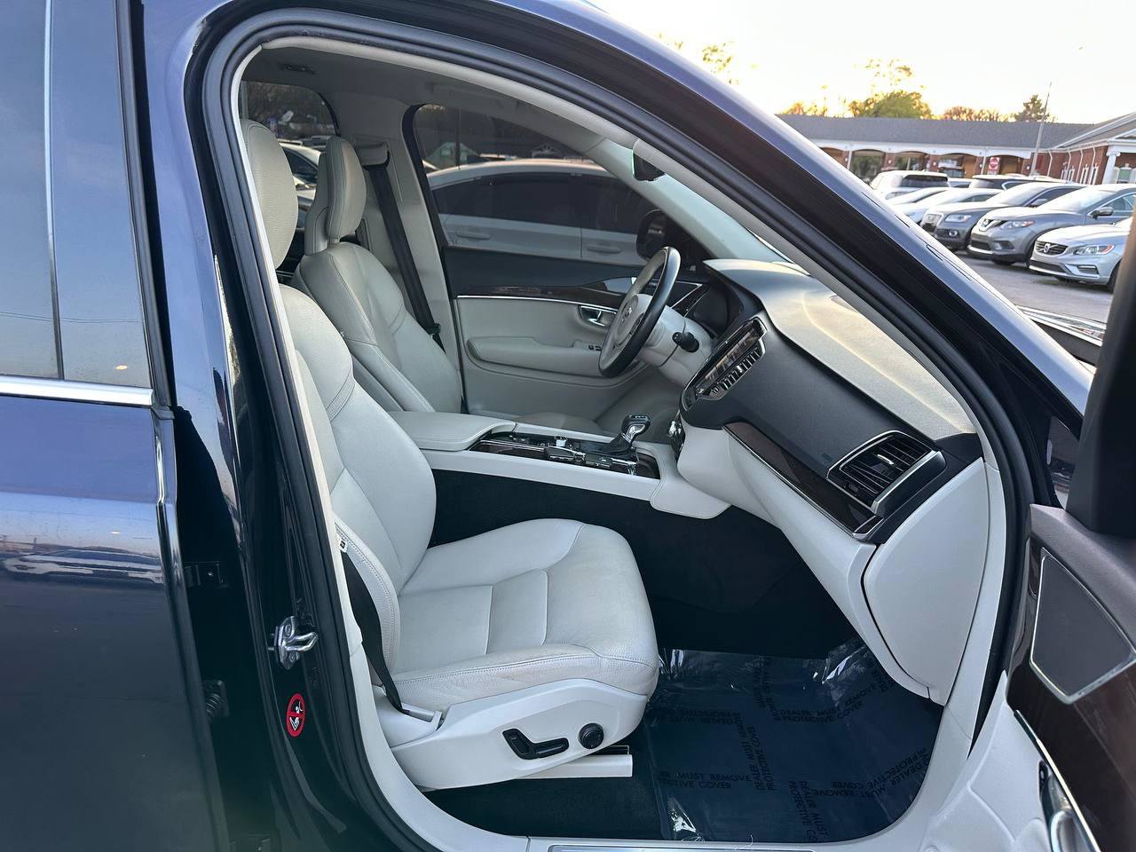 Used 2016 Volvo XC90 T6 Momentum w/ Protection Package Plus AWD/4WD image 22