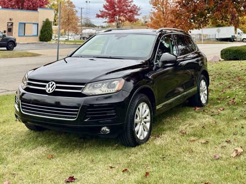Used 2012 Volkswagen Touareg Sport image 3