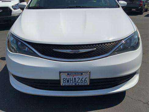 Used 2017 Chrysler Pacifica LX FWD image 23