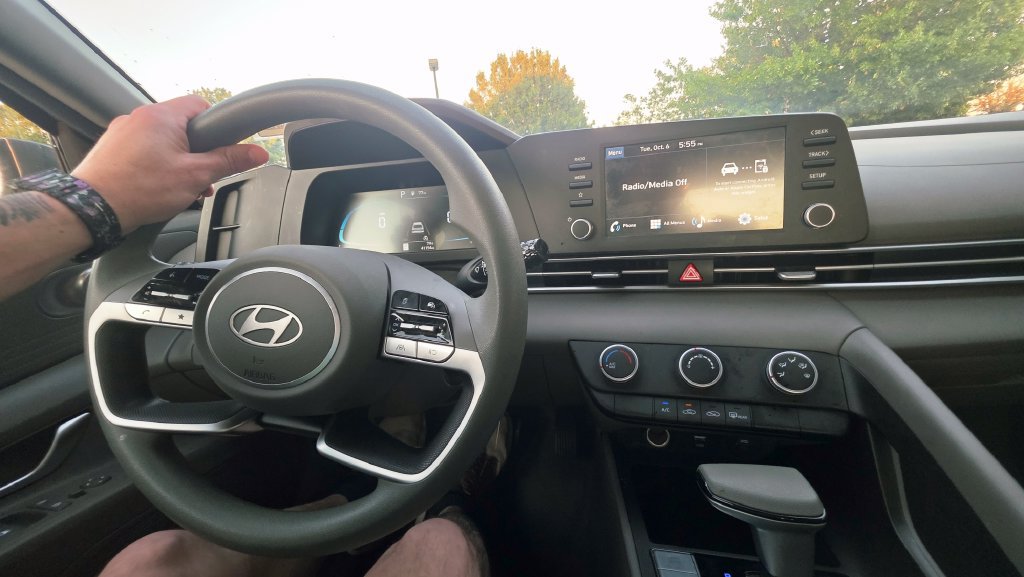 Certified 2025 Hyundai Elantra SE FWD image 28