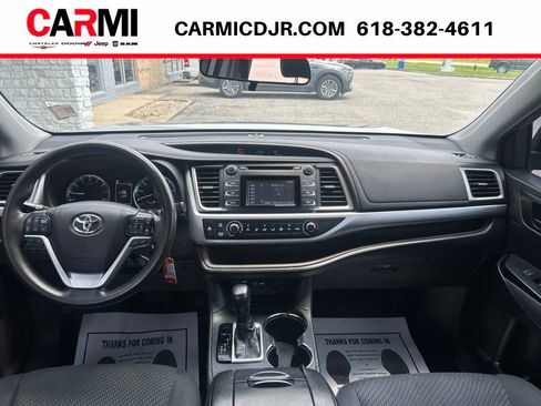 Used 2019 Toyota Highlander LE FWD image 34