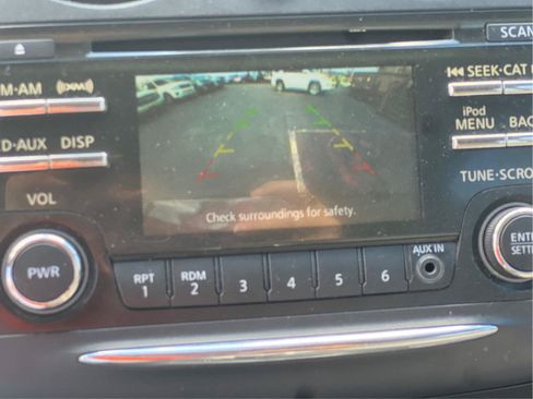 Used 2015 Nissan Rogue S w/ Convenience Package FWD image 4