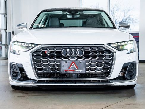 Used 2023 Audi S8 image 3