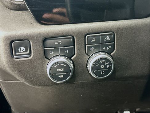 Used 2025 GMC Sierra 1500 SLT image 17