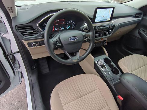 Used 2022 Ford Escape SE image 16