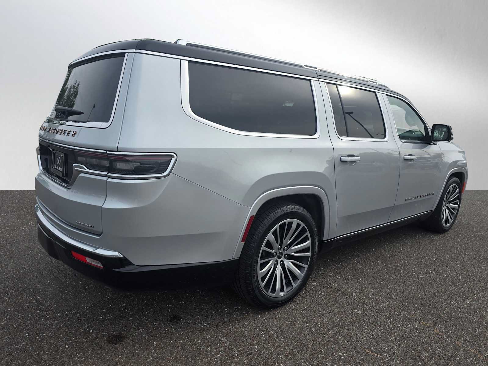 Used 2024 Jeep Grand Wagoneer L Series III AWD/4WD image 3