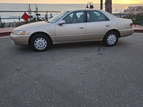 Used 1998 Toyota Camry XLE FWD image 21