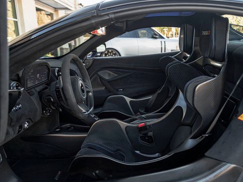 Used 2022 McLaren 765LT image 15