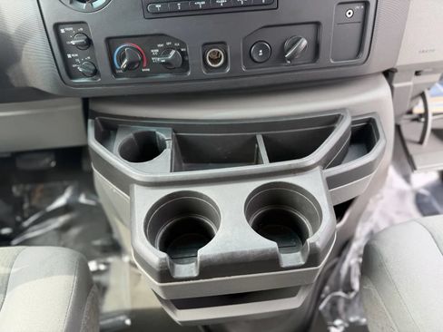Used 2009 Ford E-350 and Econoline 350 XLT RWD image 27