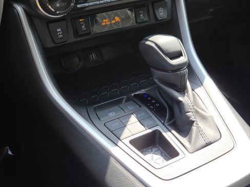 Used 2025 Toyota RAV4 XLE w/ Convenience Package AWD/4WD image 37