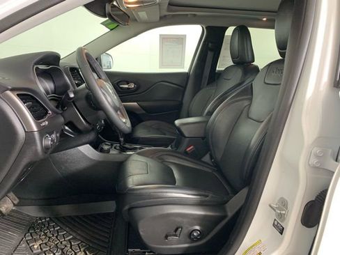 Used 2021 Jeep Cherokee Limited image 12