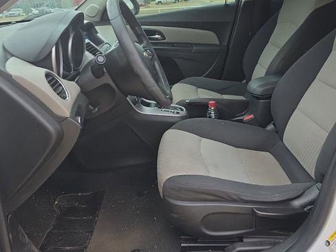 Used 2014 Chevrolet Cruze LS image 8