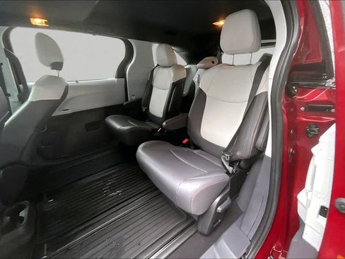 Certified 2022 Toyota Sienna XSE image 19