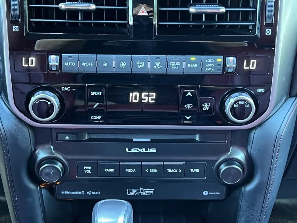 Used 2023 Lexus GX 460 Luxury w/ Accessory Package AWD/4WD image 29