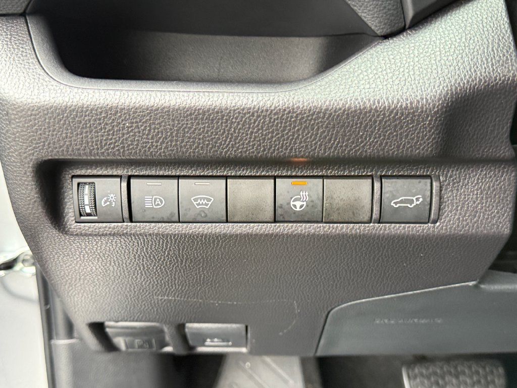 Used 2025 Toyota RAV4 XLE Premium AWD/4WD image 20