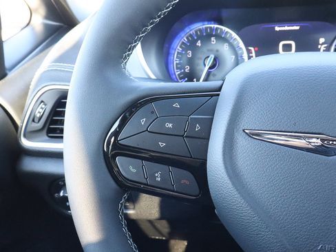 New 2026 Chrysler Pacifica Limited w/ Uconnect Theater Family Group image 37