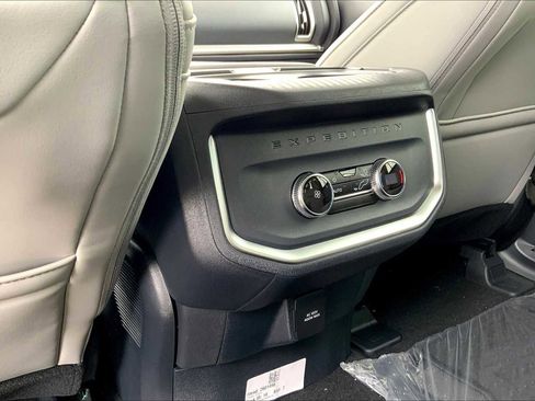 New 2025 Ford Expedition Active image 18