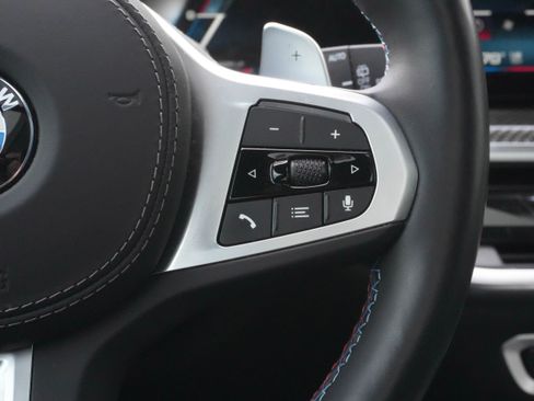 Certified 2025 BMW X7 M60i AWD/4WD image 17