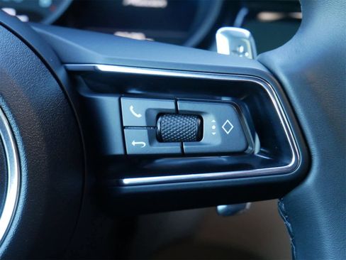 Used 2025 Porsche Macan image 18