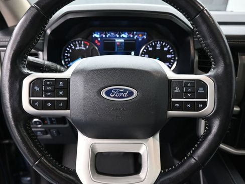 Used 2023 Ford Expedition XLT image 14