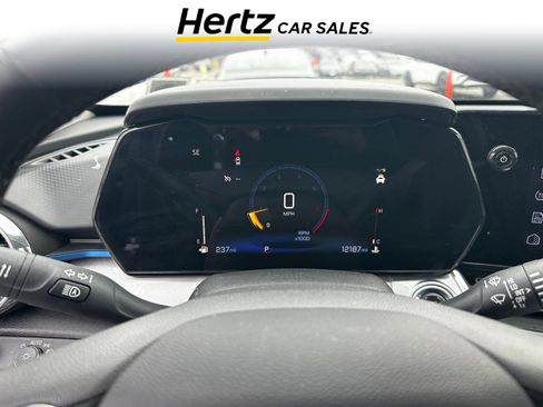 Used 2025 Chevrolet Trax LT w/ LT Convenience Package image 10